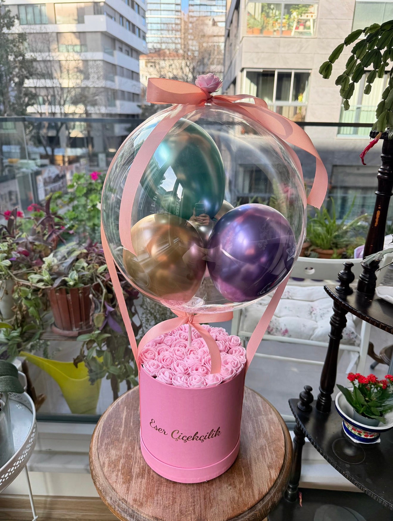 Pembe Kutuda Pembe Güller Balon Aranjman