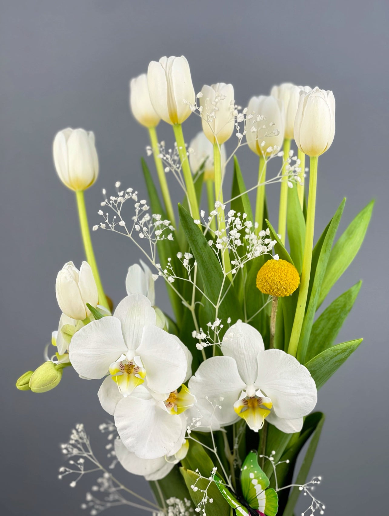 Minimal düzenlemenin genel görünümünde, sadelik ve zarafetin mekâna kattığı ferah atmosfer.