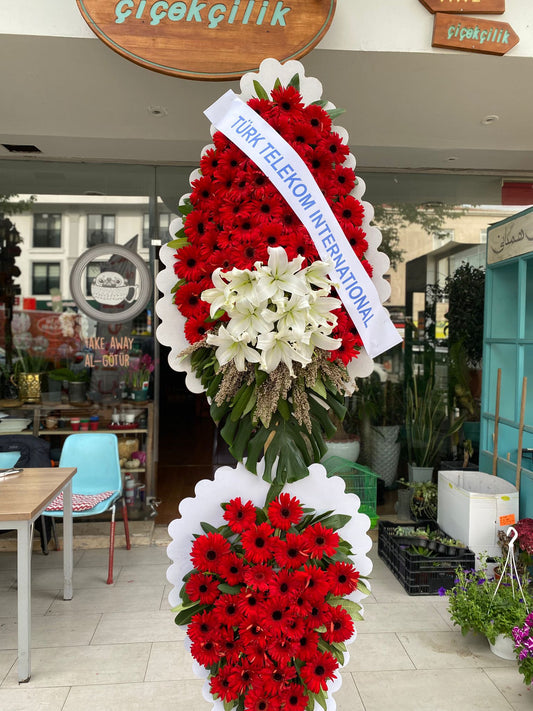 Kırmızı Gerbera ve Beyaz Lilyum Ayaklı Sepet