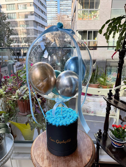 Siyah Kutuda Mavi Güller Balon Aranjmanı